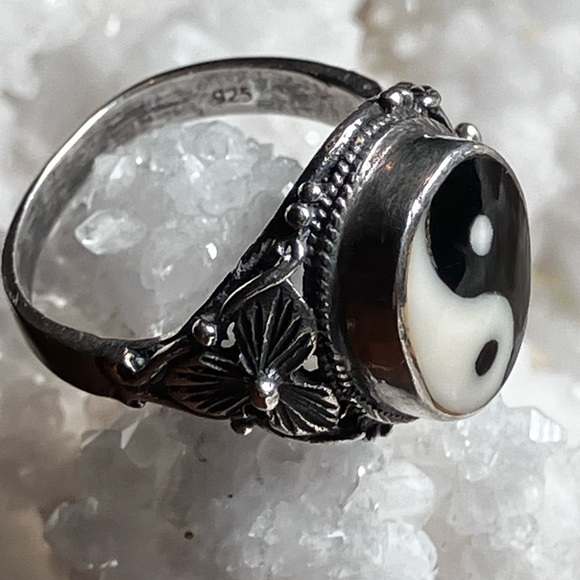 Vintage 90s 925 Silver Yin Yang Ring Size 6 3/4 Ornate  Filigree Floral Setting - Picture 2 of 7